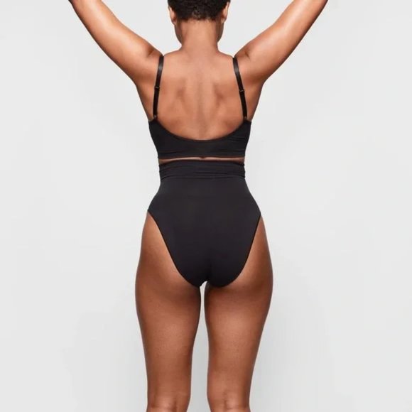 SKIMS Seamless Sculpt Bralette in Onyx Size 4XL/5XL - Picture 5 of 7